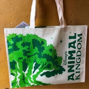 New with tags Disney Animal Kingdom Park Exclusive reusable large tote